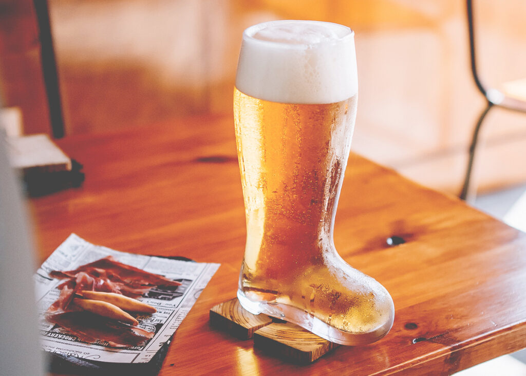 Pint Glass 'Beer Glasses of Deutschland' - German Beer Mugs, Boots